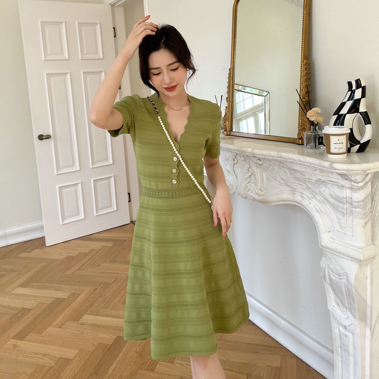 Đầm dệt kim mỏng nhún viền sọc lỗ rỗng màu xanh ô liu cho mùa xuân hè