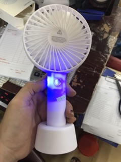 Quạt Sạc Mini Có Đế Kèm Đèn Pin