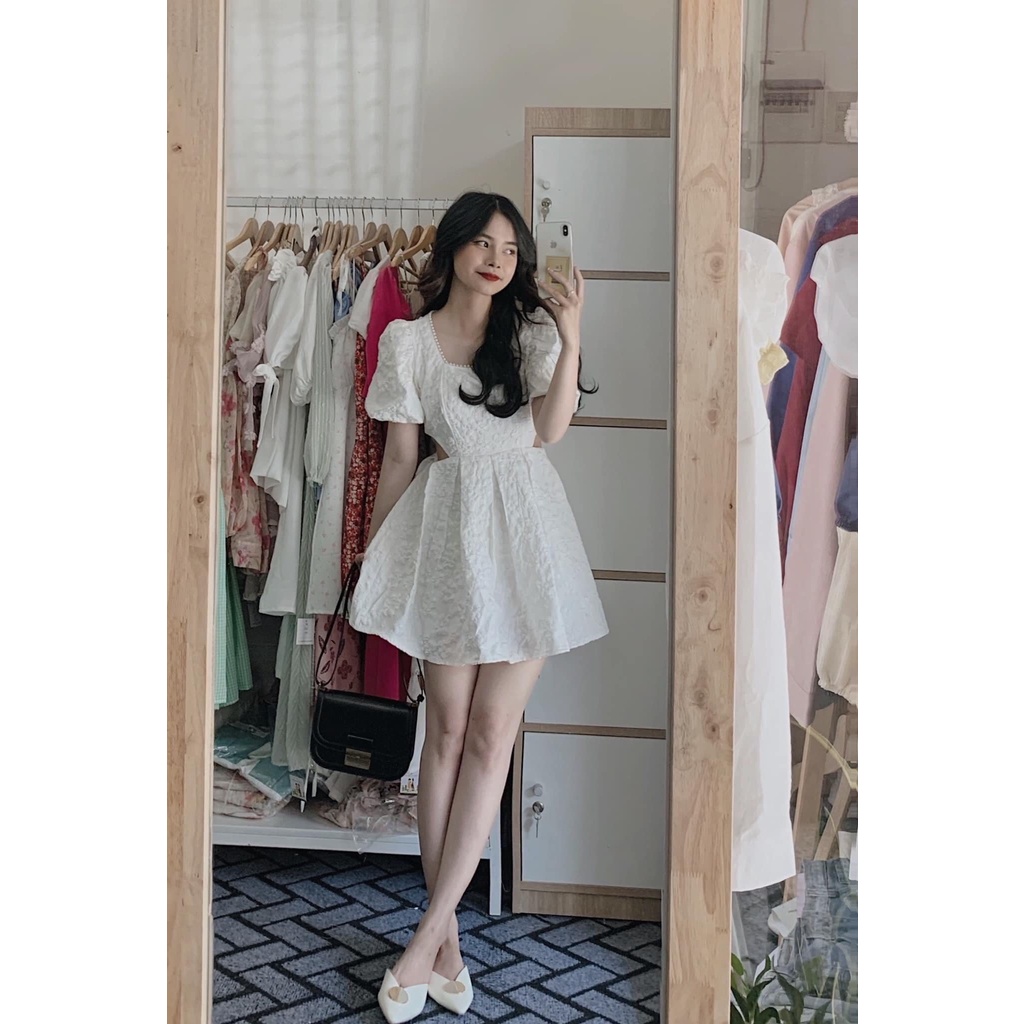 Váy Gấm Nữ Cổ Vuông Viền Ren Khoét Eo Tay Phồng Đầm Nữ Trắng Dáng Xòe Cộc Tay Hở Eo Freesize