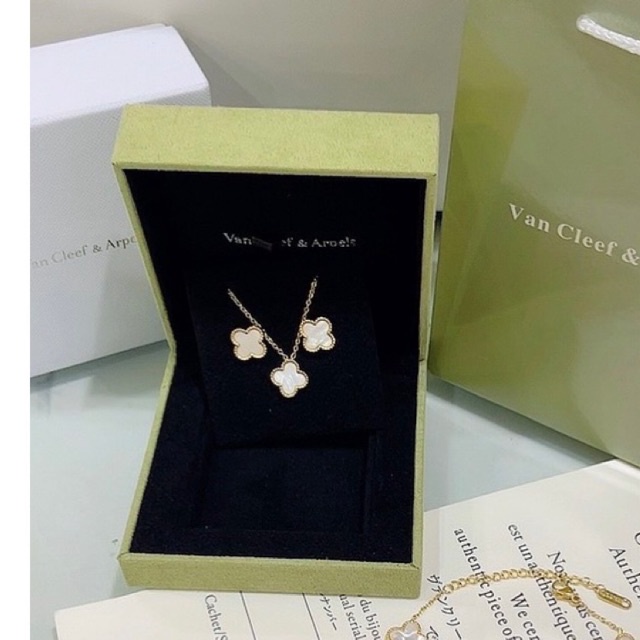 Set 2 món Khuyên tai nữ Dây chuyền titan nữ cỏ bốn lá Van Cleef &amp; Arpels cao cấp Emlux Jewelry Store