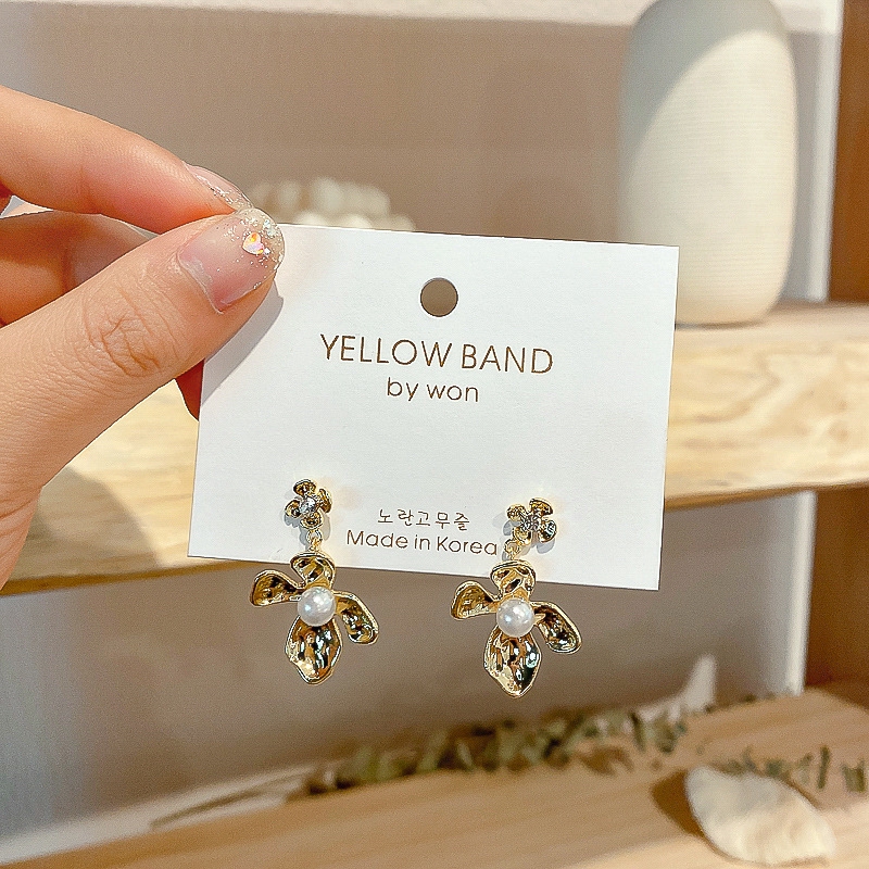 Bông Tai Mạ Bạc 925 Hình Cánh Hoa Đính Ngọc Trai Phong Cách Hàn Quốc