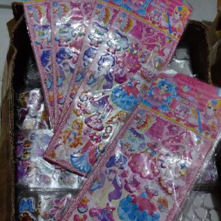 Sticker dán thay đồ cho bé