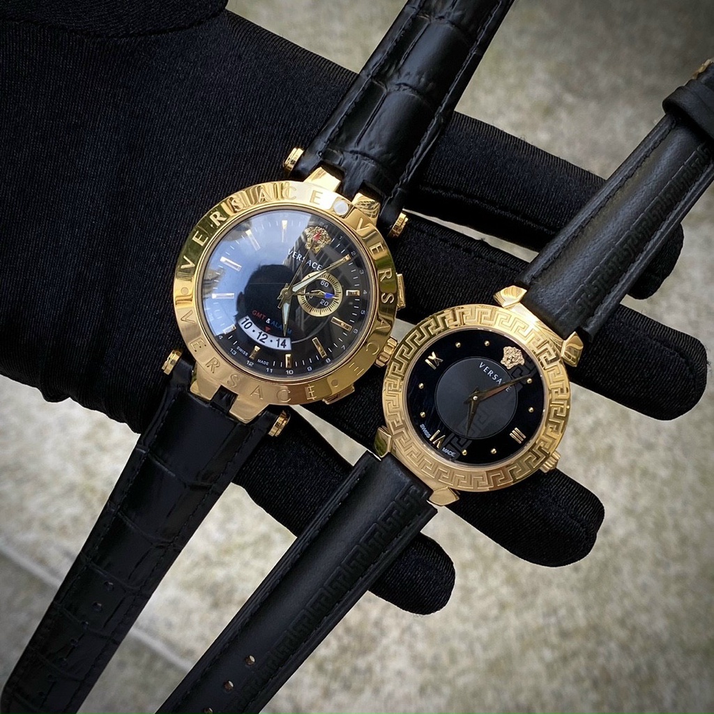 Đồng hồ Nam Versace V-Race 43mm, Nữ Versace Daphnis 34mm, dây da cá sấu, máy Swissquartz