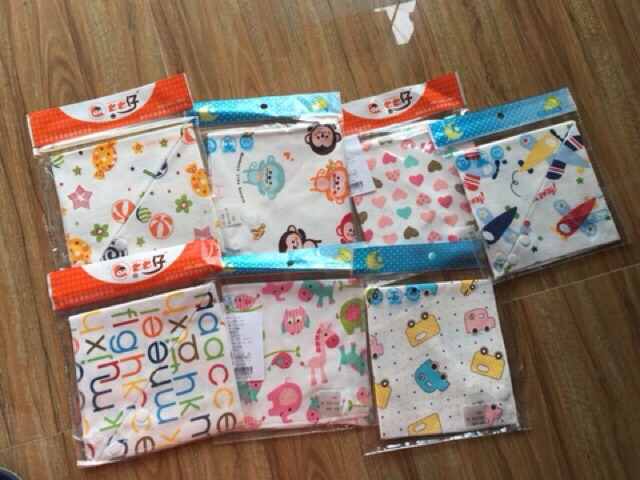 Khăn Yếm Cotton Cao Cấp Có Cúc Mở Cho Bé