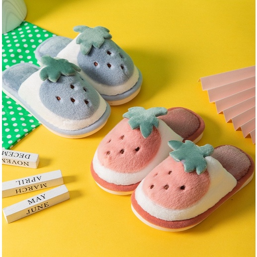 dép lông trẻ em hình trái dâu đế cao su Size từ 24 đến 29