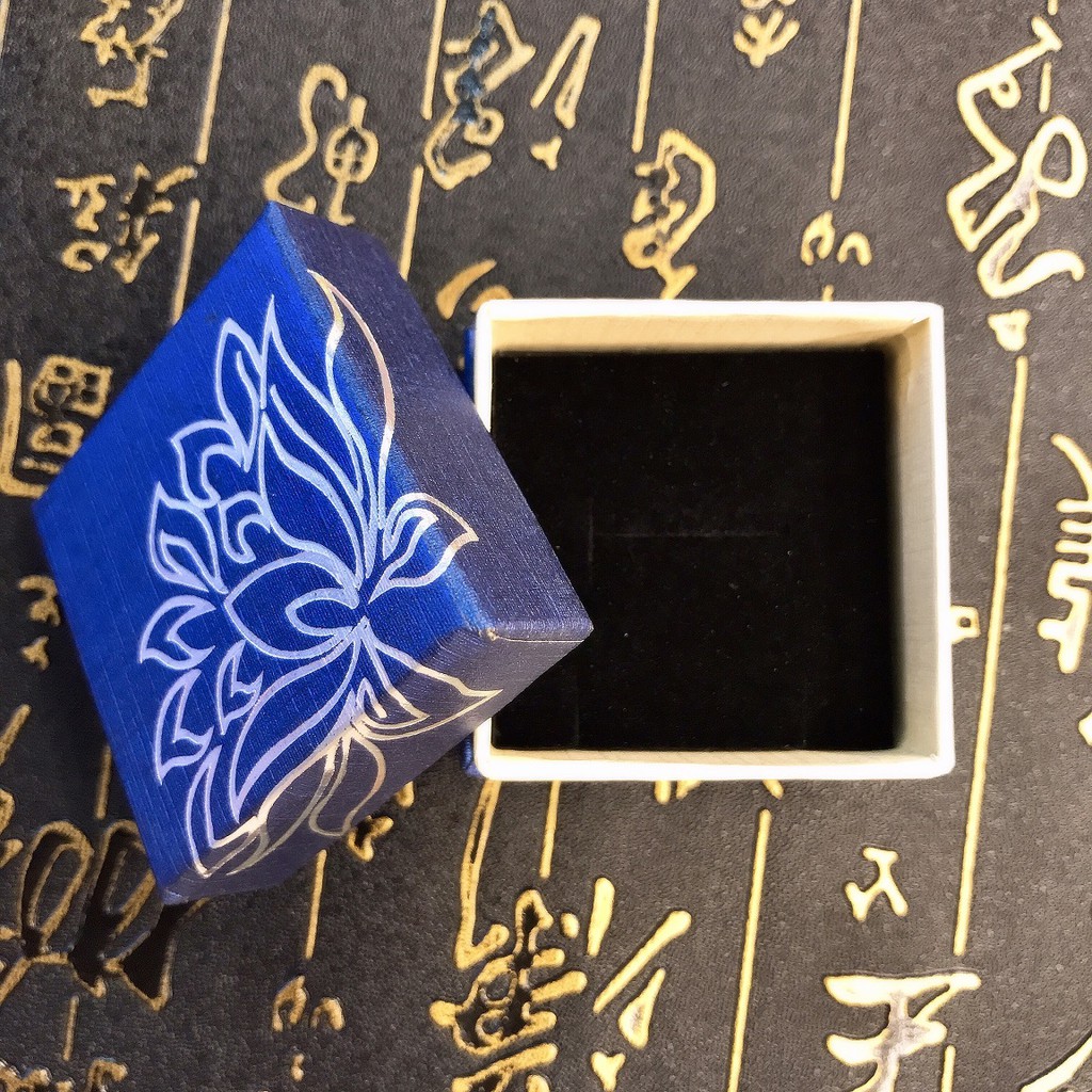 hộp đựng nhẫn đựng bông tai in hình hoa sen cao cấp size 4,5x4,5x3,5cm