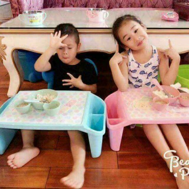 Bàn học bằng nhựa cho bé