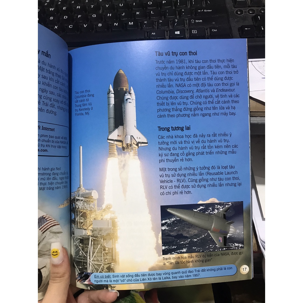 Sách Bách khoa tri thức về khám phá thế giới cho trẻ em : Vũ Trụ ( Đinh Tị )