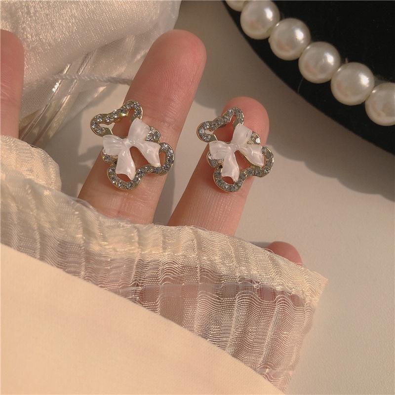 Khuyên Tai Hình Gấu Thắt Nơ Dễ Thương Thời Trang Mùa Xuân 2022