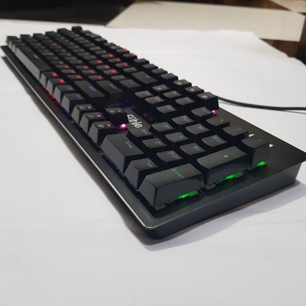 Bàn phím cơ fuhlen SM680r đã qua sử dụng còn tốt