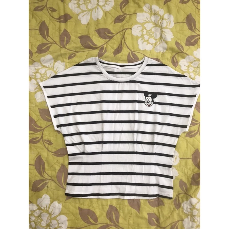 Áo thun kẻ trắng logo chuột mickey