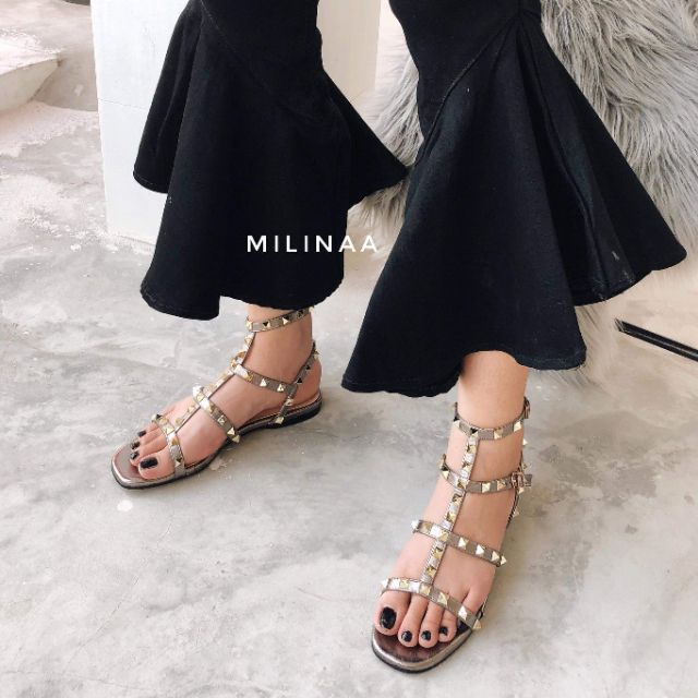 Sandal nút đinh dáng bệt