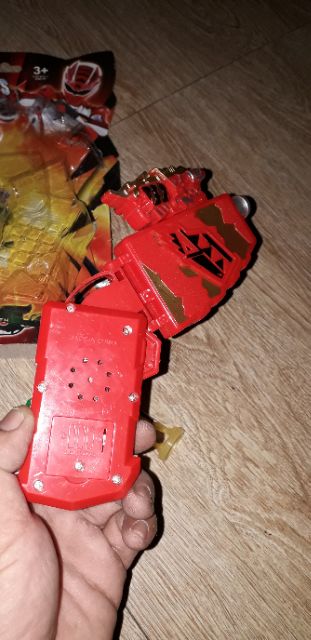 Mô hình điện thoại 3 siêu nhân gao bằng nhựa có nhạc và đèn Led rất đẹp