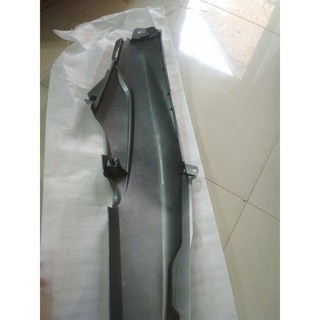 Ốp sườn Sirius bạc Yamaha
