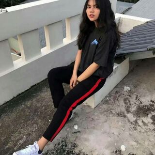 HOT TRENDY - QUẦN 1 LINE ĐEN ĐỎ