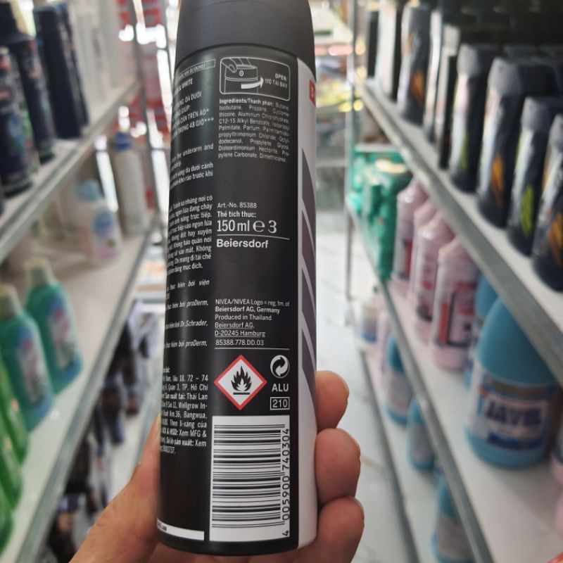 Xịt khử mùi Nivea Men Invisible For Black &amp; White 150ml