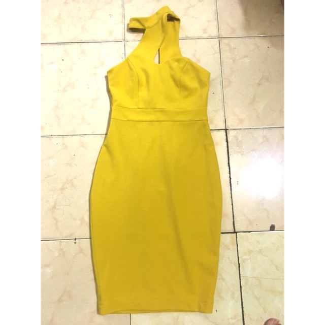 THANH LÝ ĐẦM VÀNG CUT OUT
