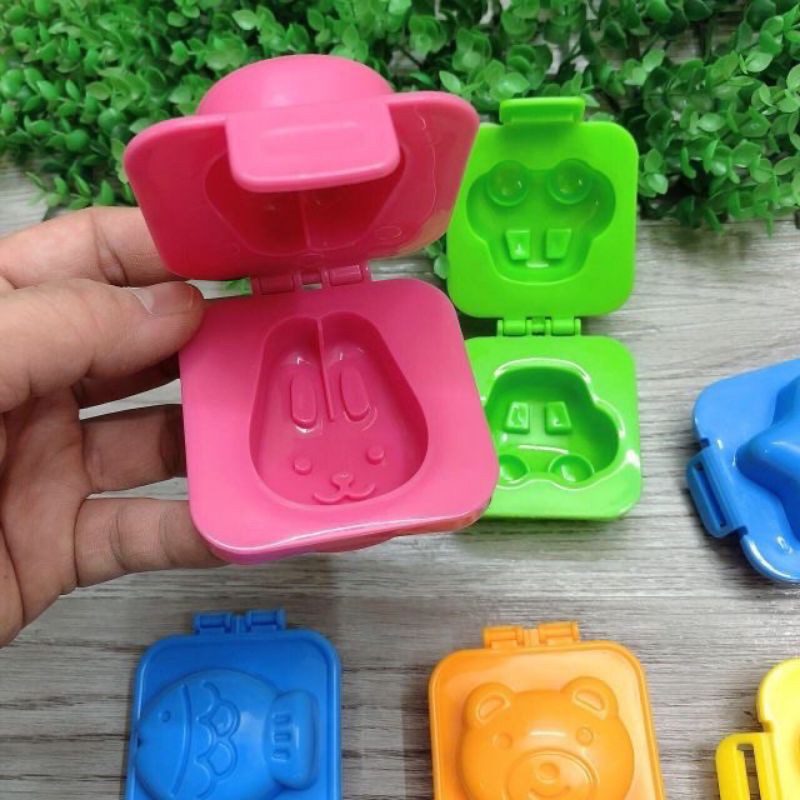 Bộ 6 khuôn cơm tạo hình, tạo sự tò mò cho bé