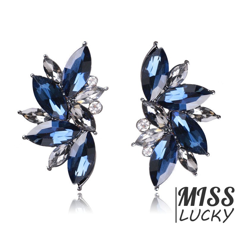 Khuyên tai nữ kiểu dáng thời trang sang trọng