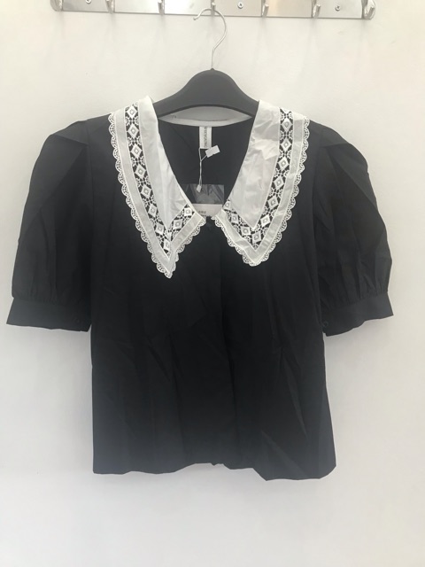 Sét áo sơ mi+ chân váy trắng tay bồng hàn quốc mầu trắng đen đối lập thanh lịch