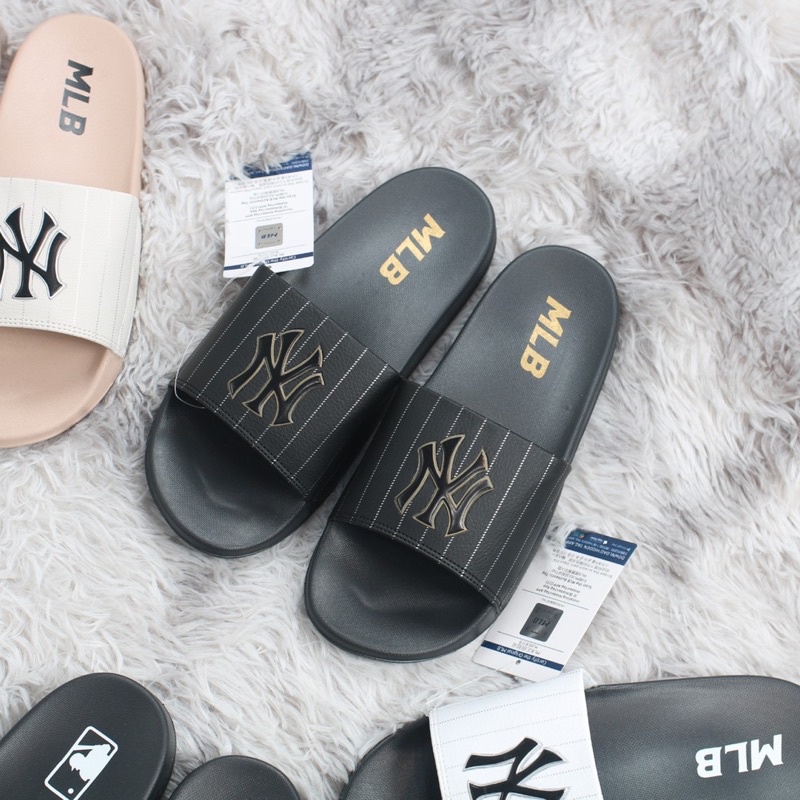 Dép MLB Quai Ngang logo NY In Đen