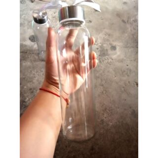 Chai đựng nước lọc,  detox bằng thủy tinh có dây xích