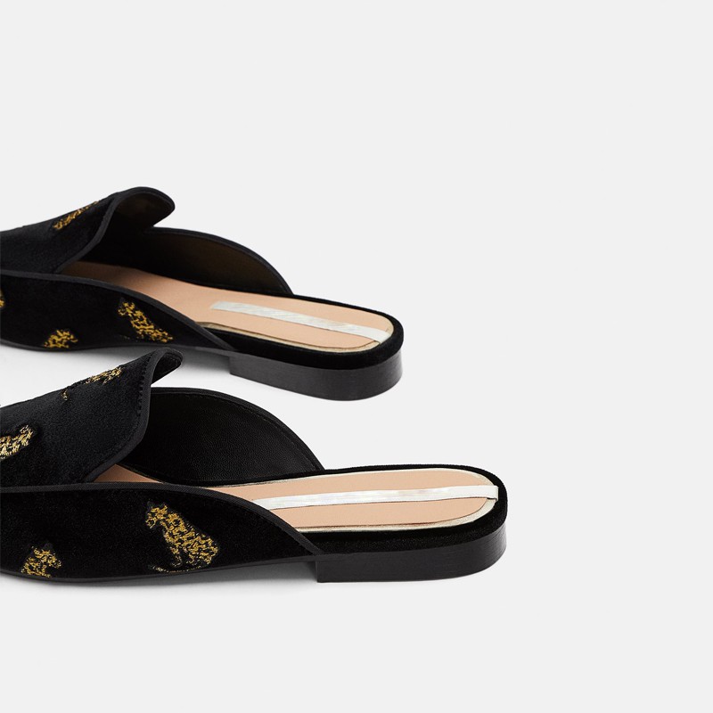 DÉP SỤC NỮ MÀU ĐEN MŨI VUÔNG VẢI NHUNG THÊU HOẠ TIẾT