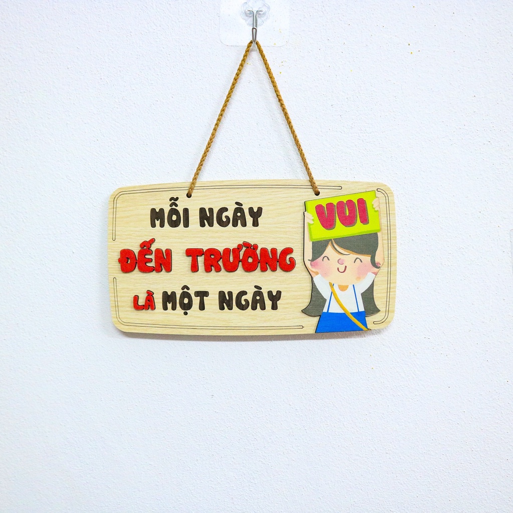Bảng gỗ trang trí cho lớp học có thể dùng treo tường, treo cửa, trang trí cùng báo tường