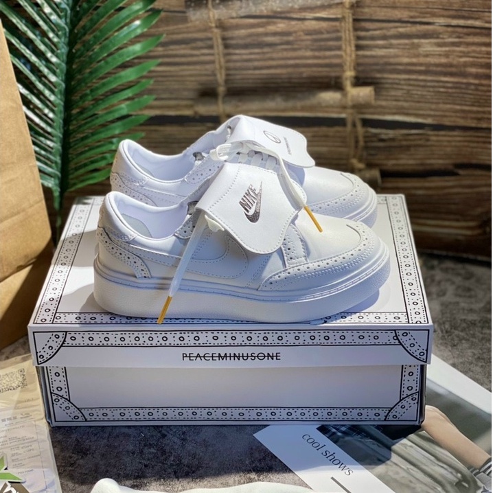 Giày thể thao đen trắng hot trend 2022 cực kì cá tính, lên chân cực đẹp.