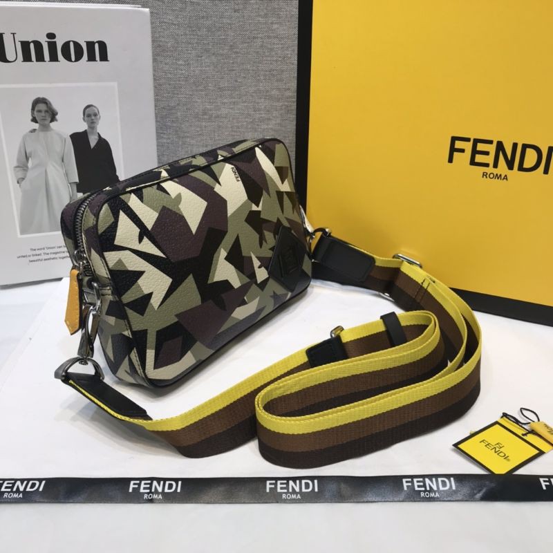 túi đeo chéo nam nữ dáng vuông kéo khóa màu rằn ri quai to Fendi FD