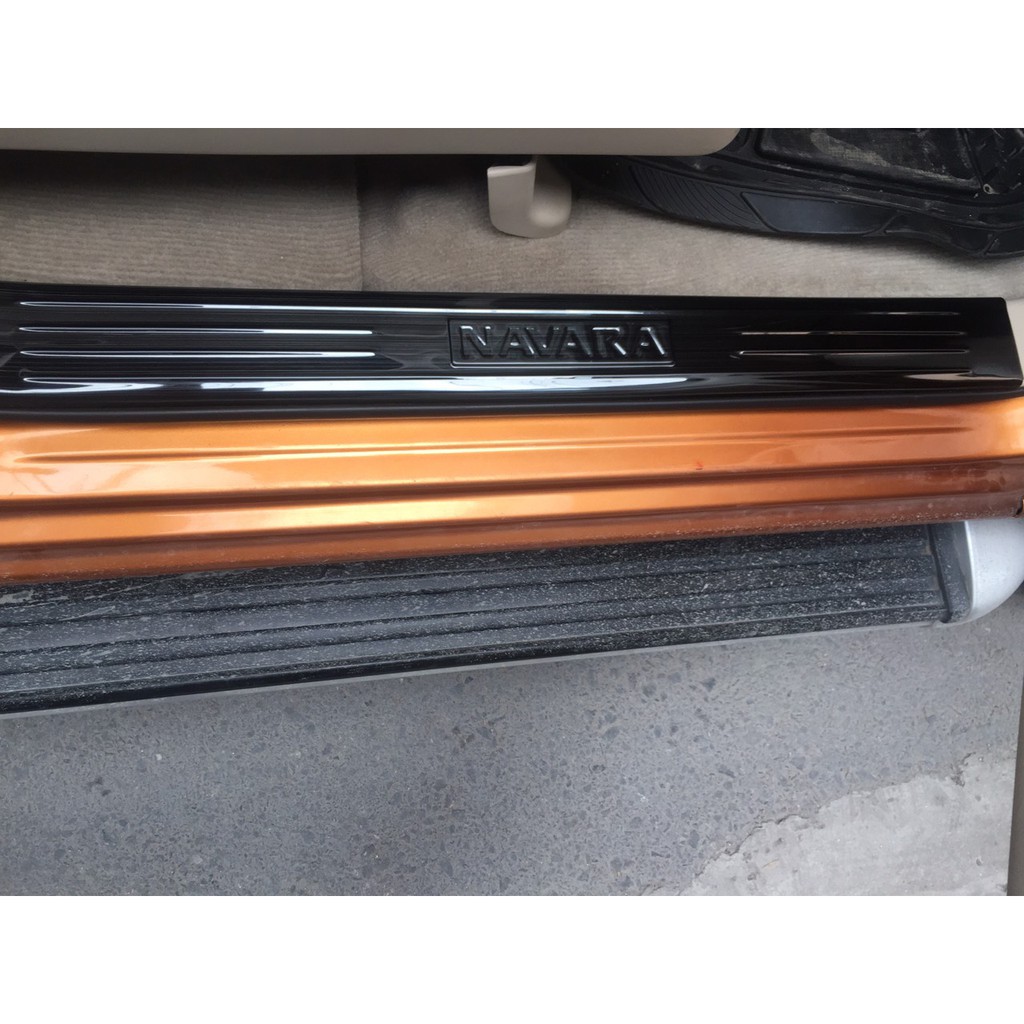 Ốp bậc cửa, nẹp bước chân xe Nissan Navara 2016 đến 2021 mẫu TITAN cao cấp