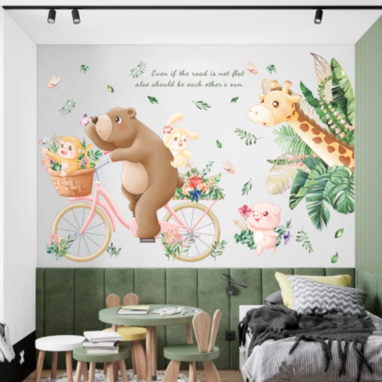 Decal trang trí tường - Hươu cao cổ và chú gấu đạp xe