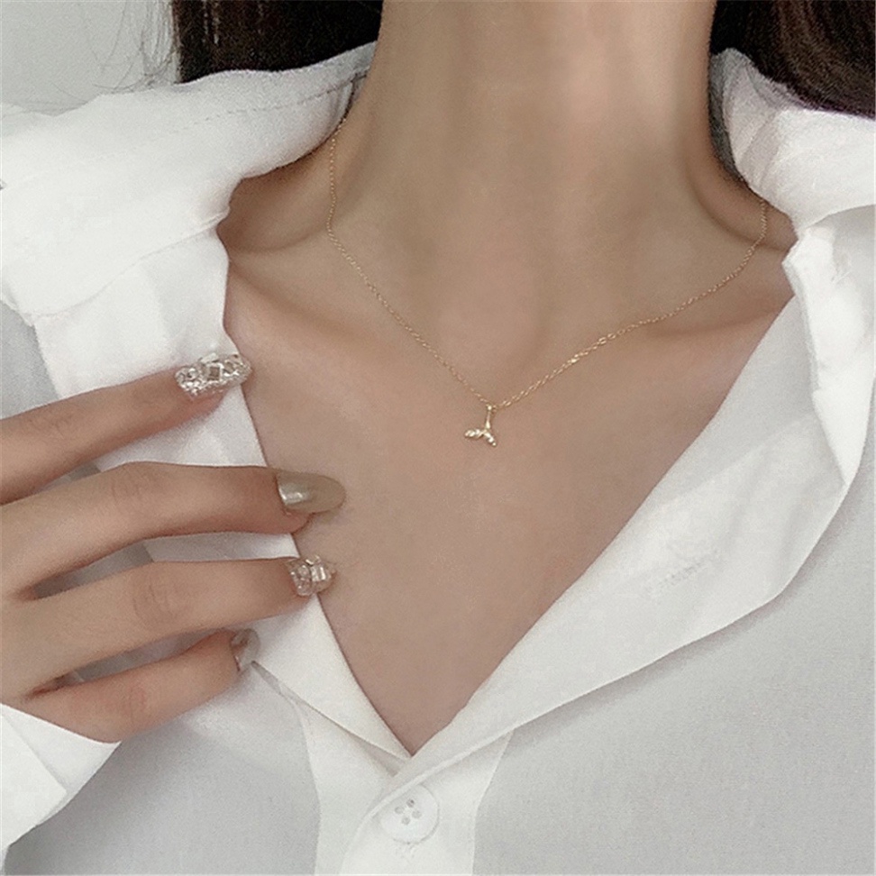 Sales 68% Mặt dây chuyền Thời trang đơn giản Mermaid Tail charm Xương đòn, mảnh Giá Gốc 21000 đ - 3M93-3