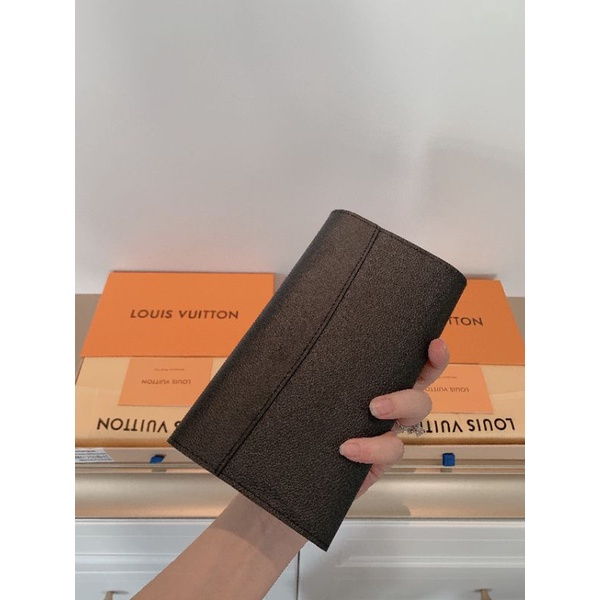 Ví cầm tay capu lv