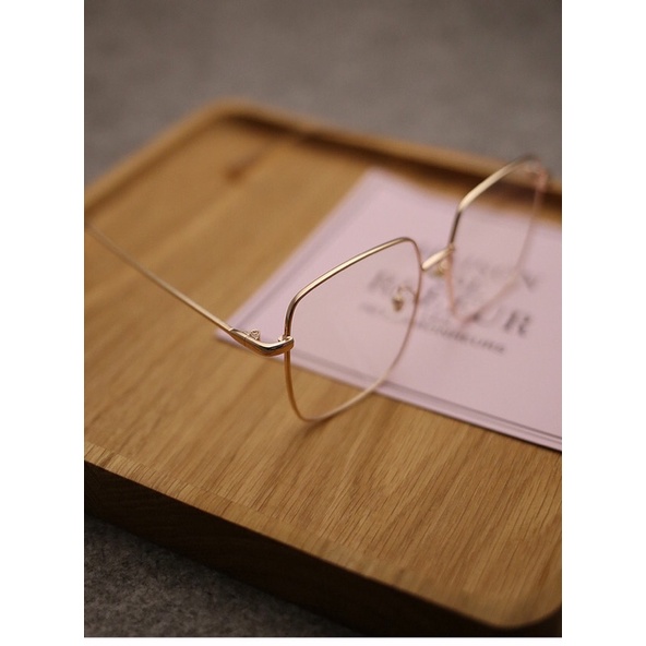 Kính mặt vuông gọng sắt