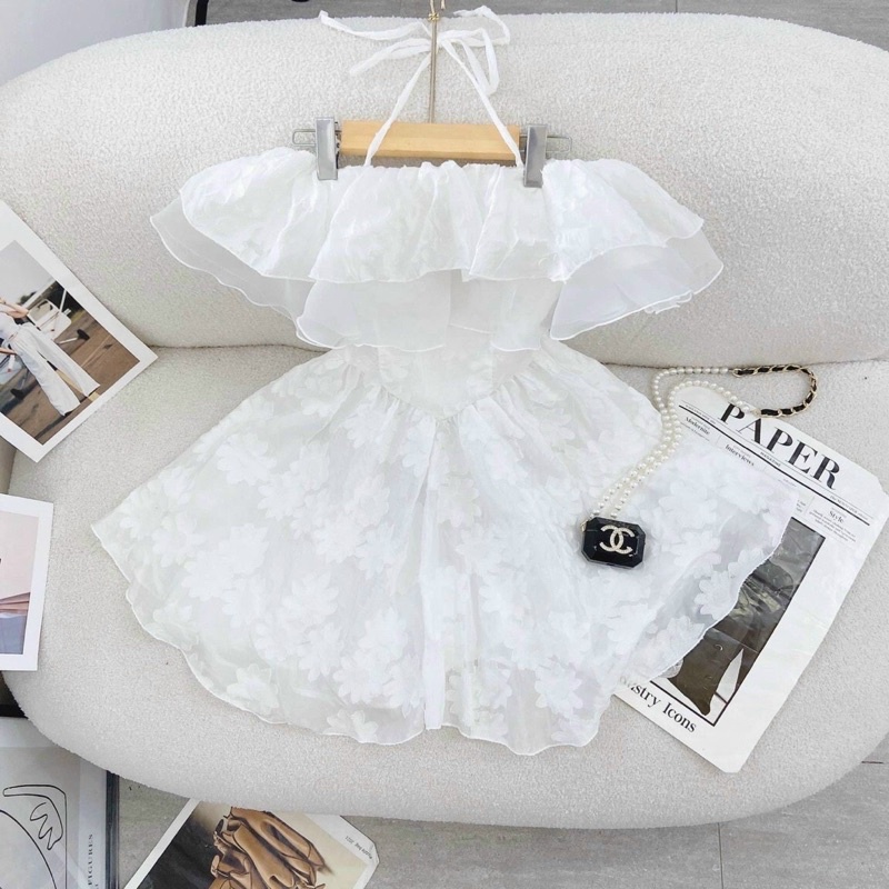 Váy in hoa nổi trễ vai