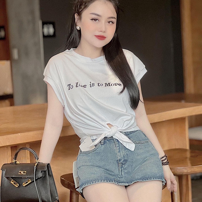 Áo Crop-top buộc vạt in chữ "To live is to move @"