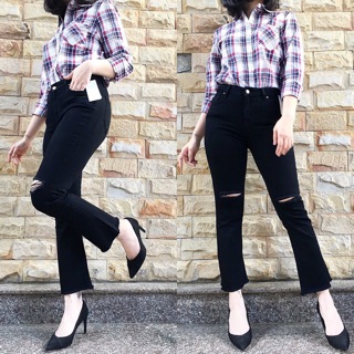 Quần Jeans Đen Loe Vừa Rách Gối