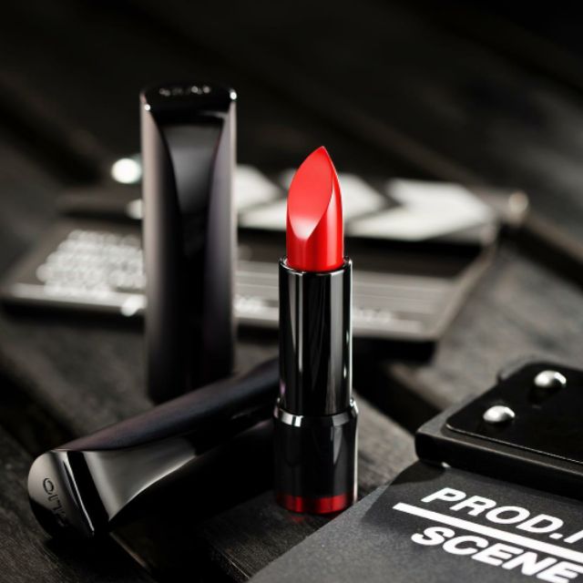 Son Clio Rouge Heel vỏ đen.