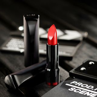 Son Clio Rouge Heel vỏ đen.