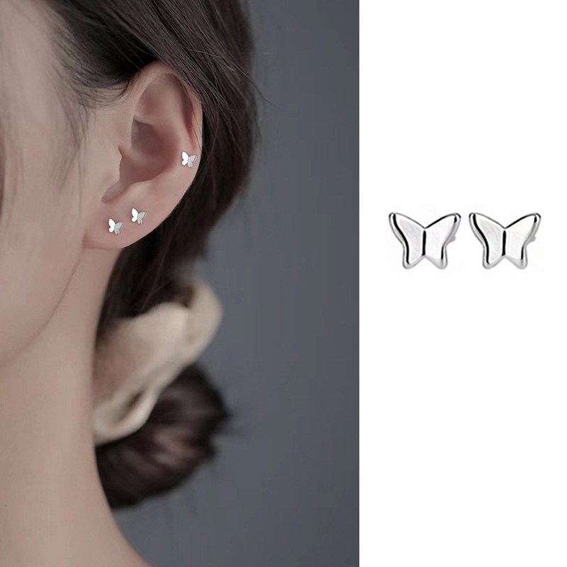1 Đôi Khuyên Tai Xỏ Lỗ Hình Bướm Màu Bạc Đơn Giản Chống Dị Ứng Dành Cho Nữ