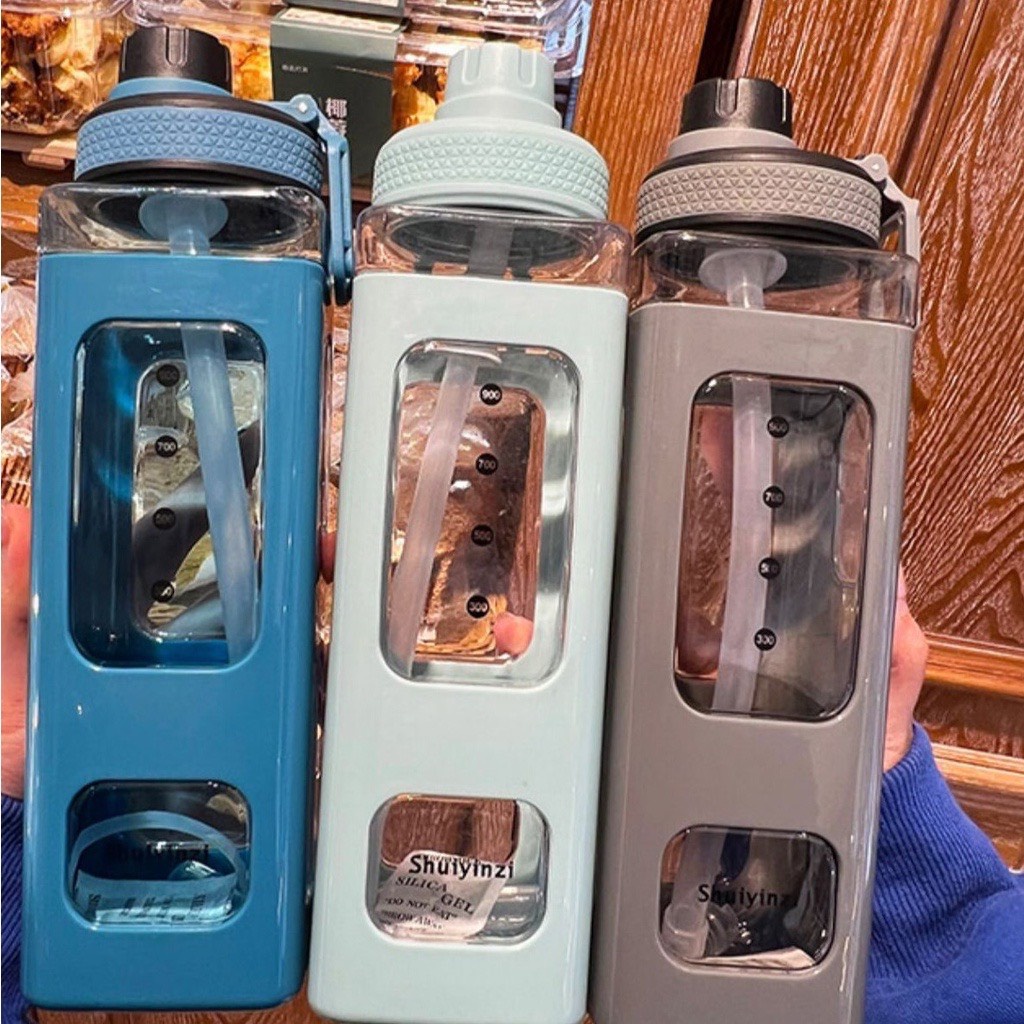 BÌNH NHỰA ĐỰNG NƯỚC HÌNH VUÔNG TẶNG STICKER CHÌM 700 ML CÓ DÂY TREO ĐỦ MÀU