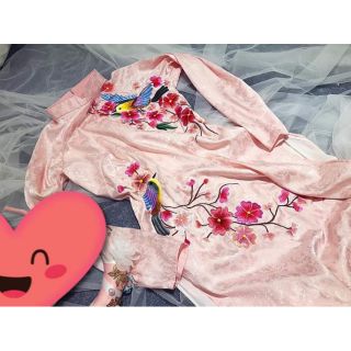 Áo dài gấm hồng, trắng, đỏ 4tà
