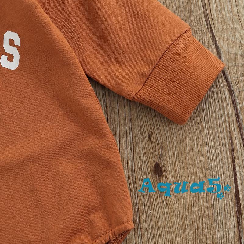 Áo liền quần dài tay cổ tròn in chữ độc đáo cho bé trai sơ sinh màu nâu/đen