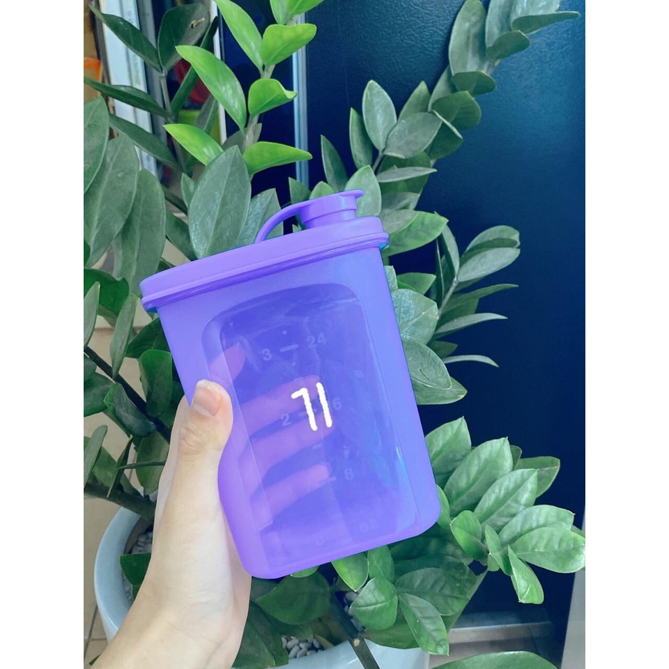 Bình nước 1L Tupperware Slim Line Pitcher xuất xứ EU - Đựng các loại nước ép, nước sốt, nước ngọt chuyên để cánh tủ lạnh