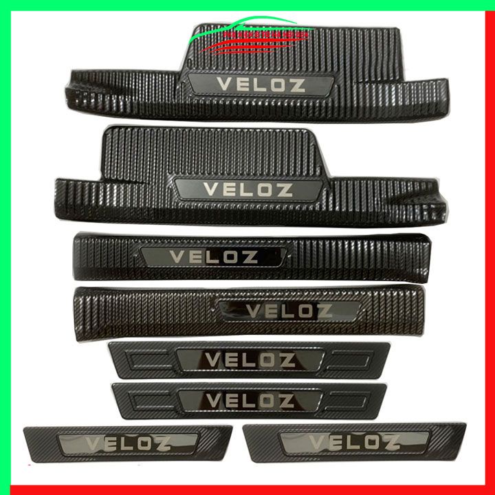 Ốp bậc cửa, nẹp bước chân Veloz 2022-2023 vân cacbon chống trầy bảo vệ trang trí xe