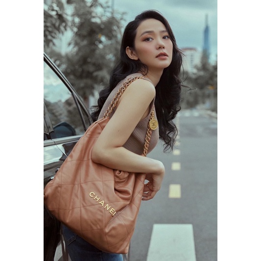 Túi đeo vai Chanel 22bag màu nâu