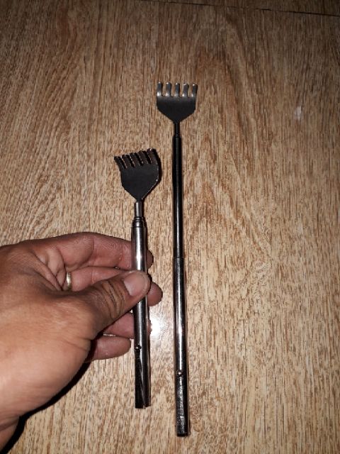 Một dụng cụ gãy lưng bằng inox kéo dài 60cm