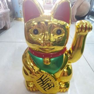 Mèo thần tài bằng nhựa màu vàng vẫy tay