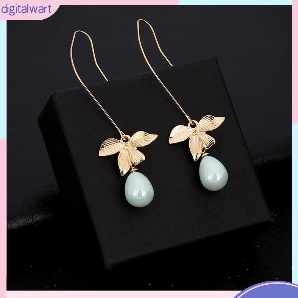 Đôi bông tai dáng dài phối lá đính ngọc trai giả sang trọng cho nữ